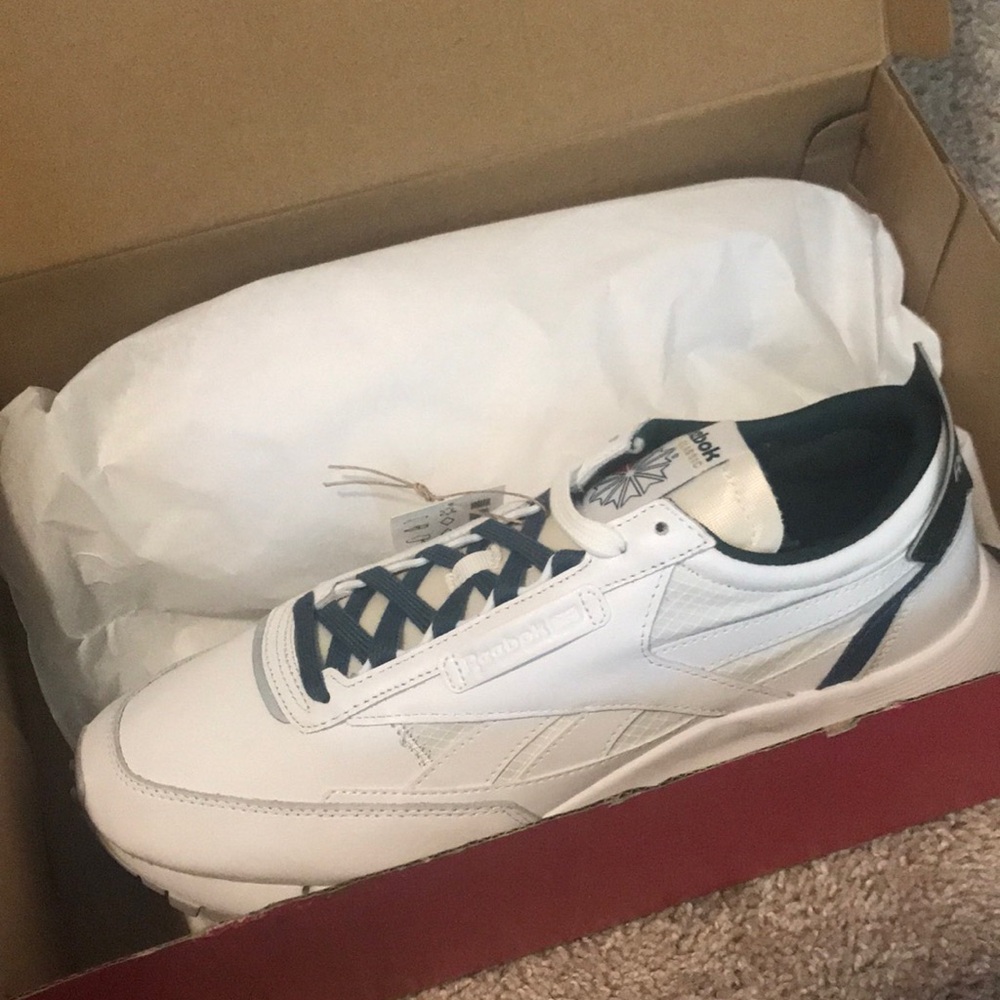 NWT Reebok CL Legacy